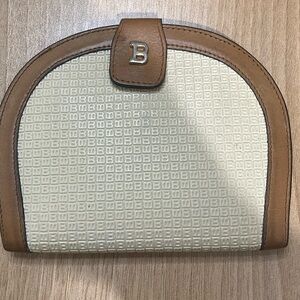 Bally Authentic vintage Bally’s full leather wallet preloved just needs paint